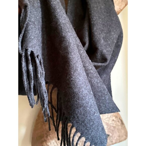 Soft Gray Cashmere & Acrylic Blend Scarf With Fringe Edges Unisex - Picture 5 of 9